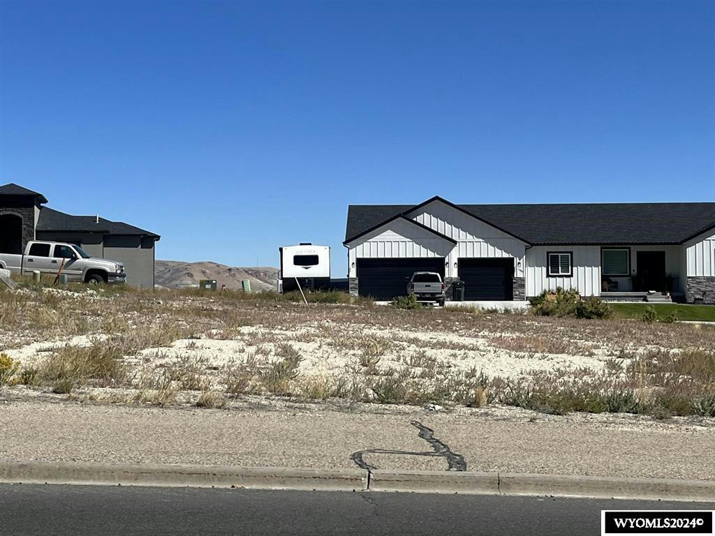 1325 BUCK DR, GREEN RIVER, WY 82935, photo 1 of 2
